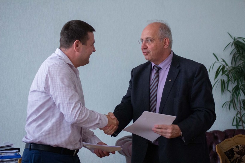 Нові освітні програми, розбудова мережі НПЦ з будівельних професій та створення окремого порталу для комунікацій - підписано Меморандум з “Сініат”