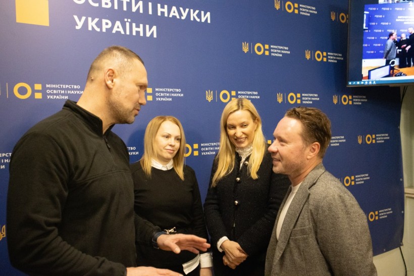 10 освітнім хабам передано сучасне обладнання для створення навчальних матеріалів