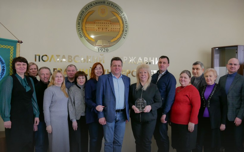 ПДАУ здобув Кубок абсолютного переможця проєкту «Марафон добрих справ» від Національного банку України