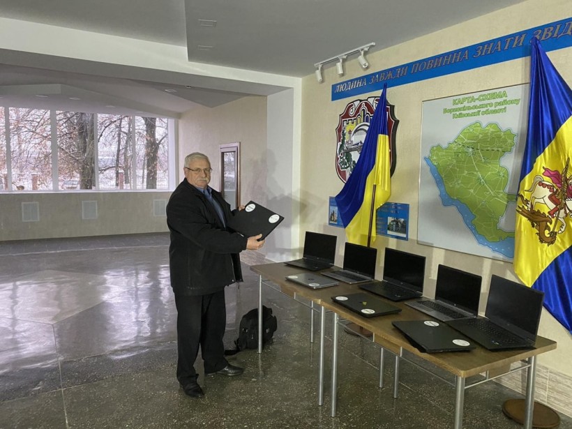 Цифрові девайси для освіти: понад 6 тис. ноутбуків для вчителів отримали Київська та Херсонська області