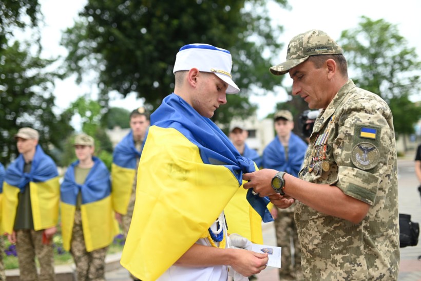 Найкращим знавцям дисципліни «Захист України» вручили обласні почесні відзнаки
