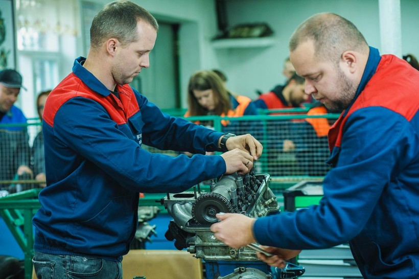 1200 кваліфікованих робітників для відновлення економіки України: як в МОН готують профтехи до післявоєнної відбудови?