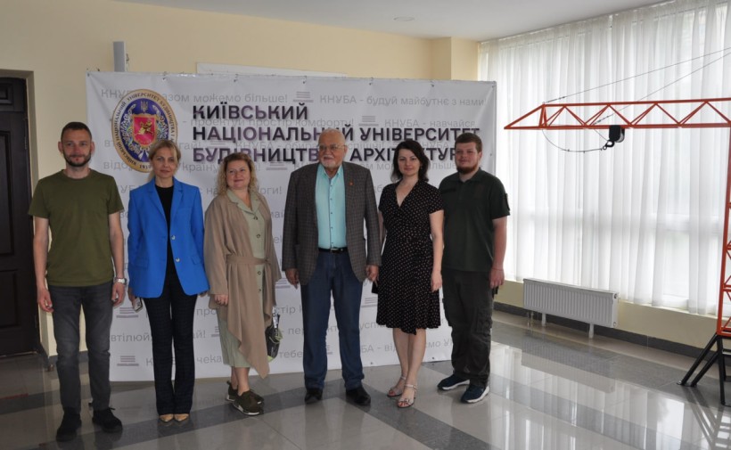 Студенти КНУБА презентували проєкти відбудови села Мощун