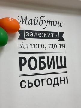 Учителям столичних шкіл передано 2 тис. хромбуків