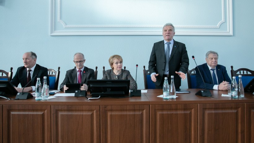 Доктори філософії зможуть захищатися в разових вчених радах – МОН збирається впровадити цей експеримент, доки НАЗЯВО створюватиме потрібну базу для атестації за новими PhD-програмами