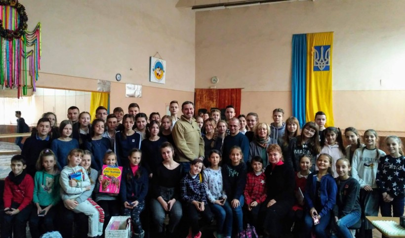 30 шкіл у 9 містах – учасники українських антарктичних експедицій зустрілися з усіма переможцями конкурсу «Запроси полярника до себе!»