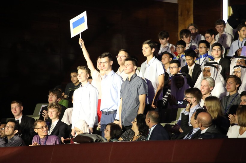 На міжнародних олімпіадах з хімії та фізики українські школярі вибороли 9 медалей