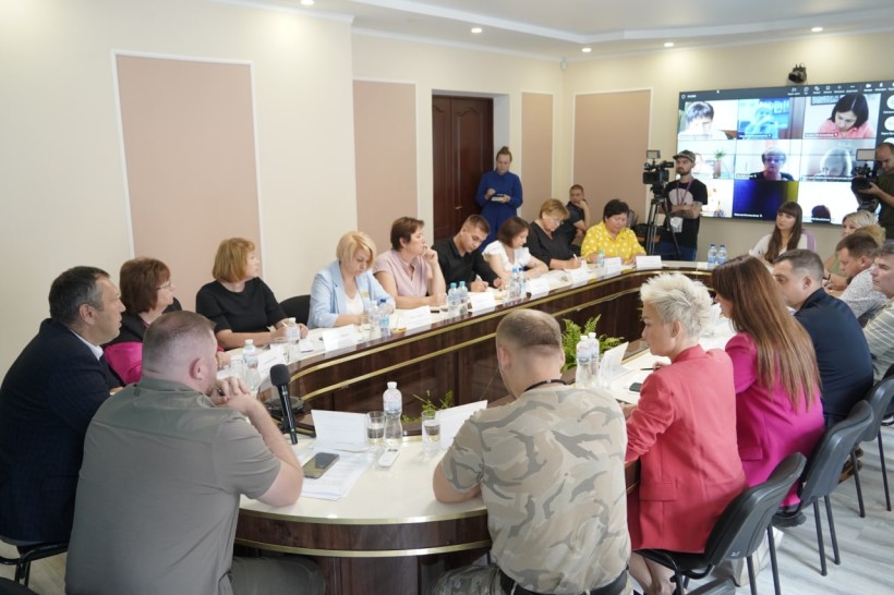 У Полтаві за участю Держсекретаря МОН проведено нараду щодо готовності області до початку нового навчального року