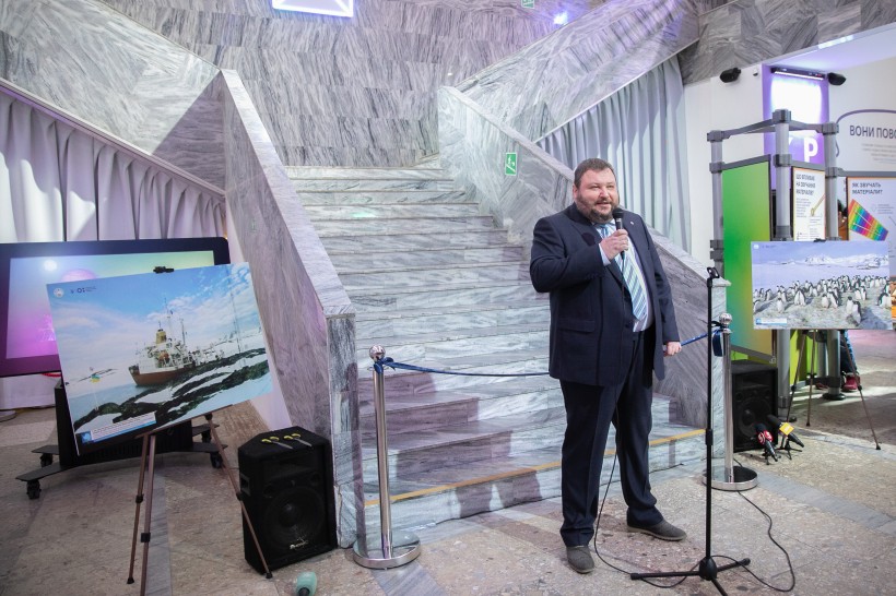 Фотовиставка про Антарктиду та українських полярників тепер працює в Музеї науки – сьогодні її відкрив Міністр Сергій Шкарлет