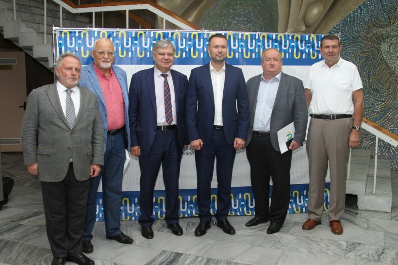 Сергій Шкарлет привітав студентів, які стали переможцями і призерами Європейських університетських ігор та Чемпіонату світу з футзалу