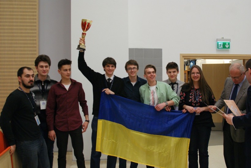 Студенти ХНУ імені В.Н. Каразіна здобули перемогу у 7-ому Міжнародному студентському турнірі фізиків