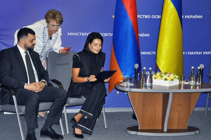 Понад 1000 девайсів для українських школярів: відбулася зустріч із представниками Республіки Вірменія