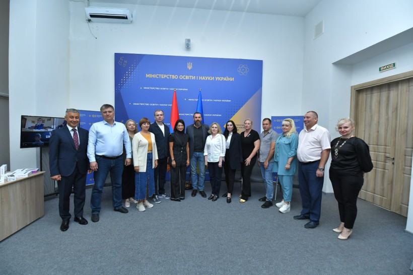 Понад 1000 девайсів для українських школярів: відбулася зустріч із представниками Республіки Вірменія