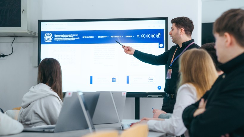 Japan provides Ukraine with more than 7,000 units of computer equipment for 382 PPHE institutions and schools