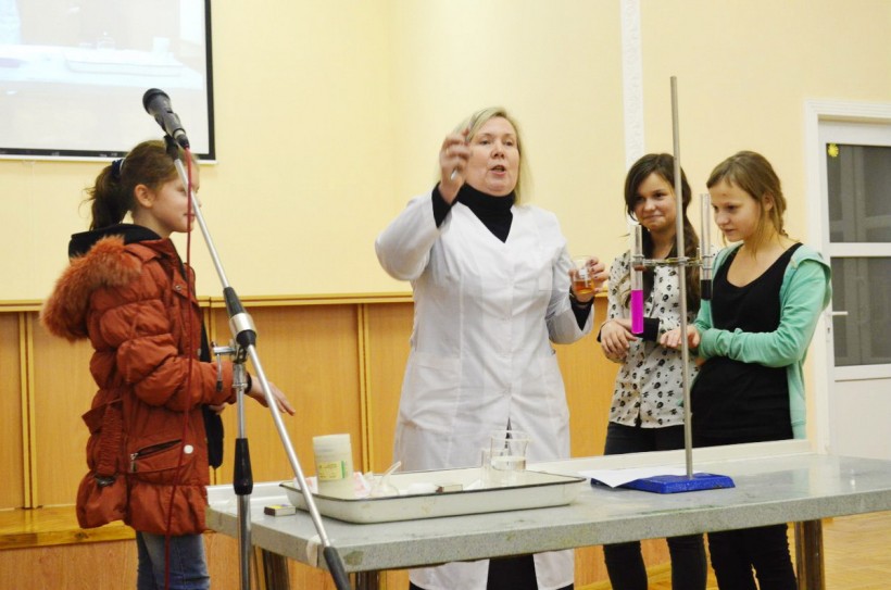 «Школа юного хіміка» та «Школа юного біолога» зібрали в ЗНУ зацікавлених школярів