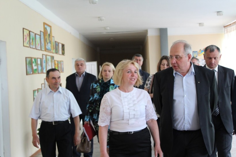Перехід на навчання українською у школах, де викладають мовами національних меншин, має бути поступовим та комфортним для всіх, - заступник Міністра Павло Хобзей