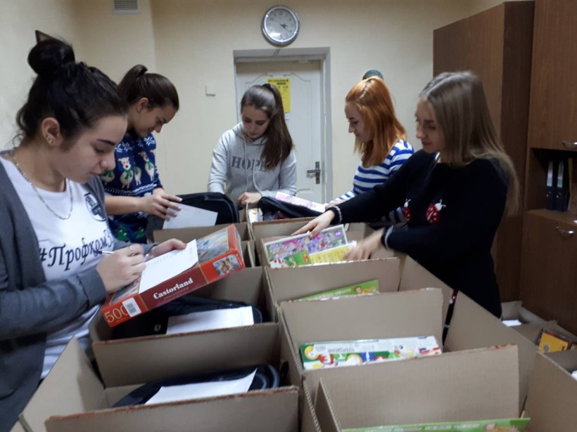 Волонтери ЗНУ зібрали майже 25 тис гривень для допомоги дітям воїнів АТО