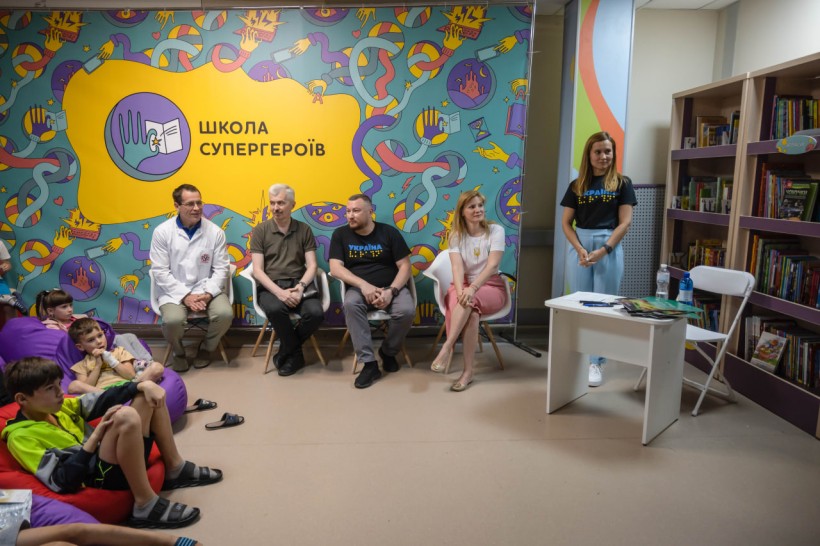 Бібліотеки «Школи супергероїв» поповнять тисячею сучасних українських книг!