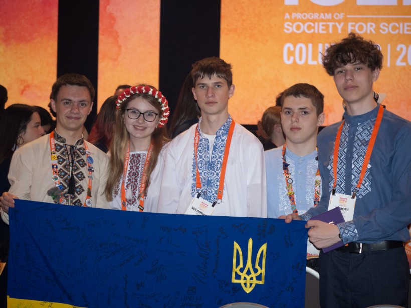 Юні українські винахідники здобули нагороди на престижній міжнародній науково-технічній виставці Regeneron у США