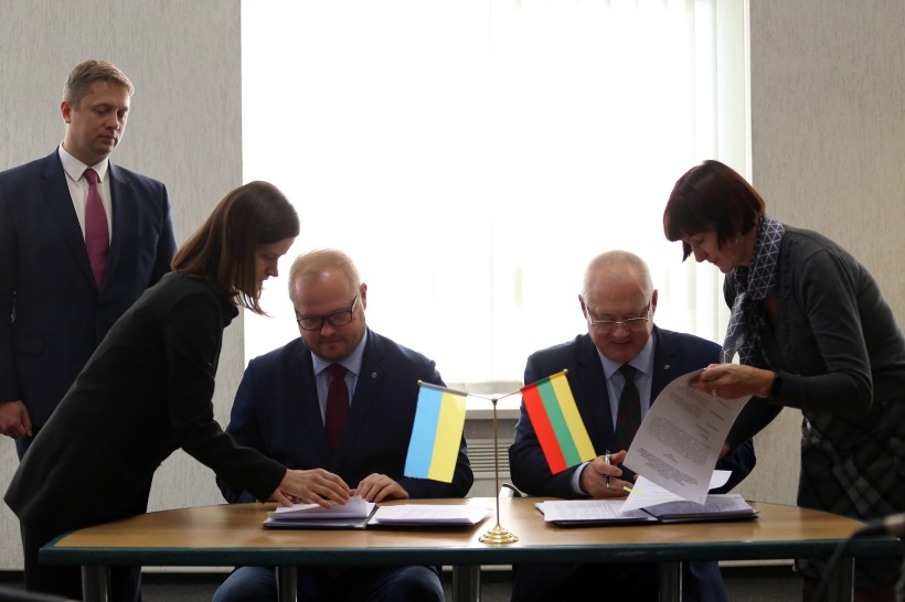 Обрано 12 переможців українсько-литовського конкурсу наукових проєктів - вчені двох країн працюватимуть над цими дослідженнями у 2020-2021 роках