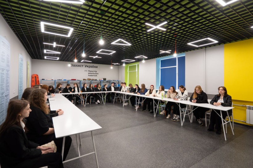 У Києві відкрили освітній «Простір реальних навичок» для школярів і студентів