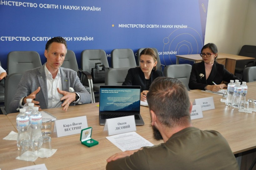 Міністр освіти і науки України Оксен Лісовий зустрівся з головним радником міжнародної освітньої компанії «EF Education First» Карлом-Йоганом Вестрінгом