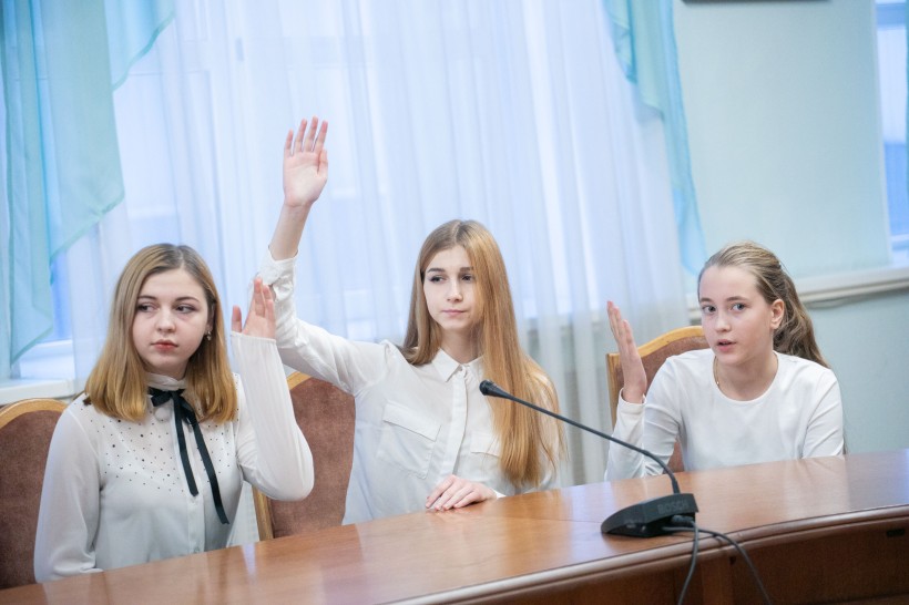 Заступник Міністра Павло Хобзей провів зустріч зі школярами в межах Всеукраїнського тижня права
