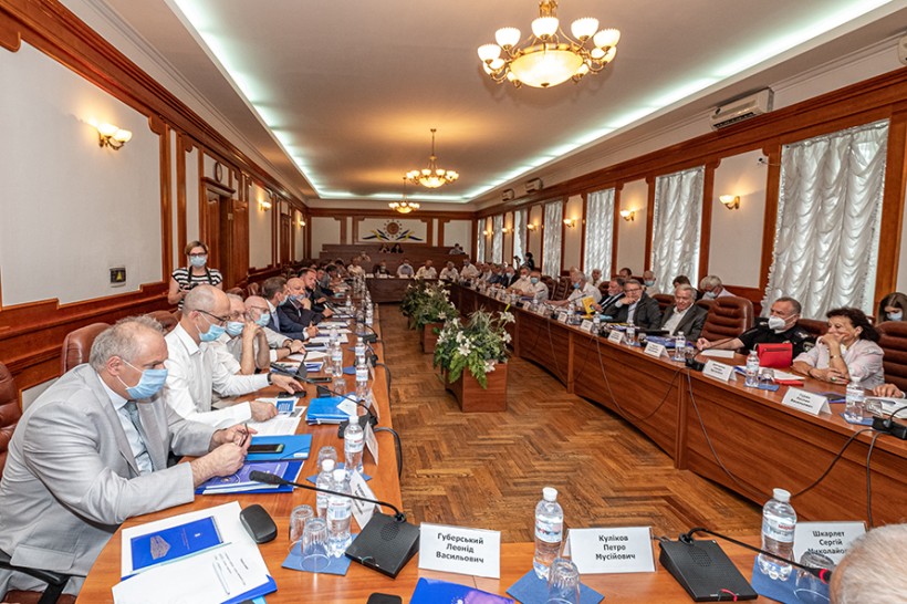 МОН: Сергій Шкарлет зустрівся з ректорами провідних вишів