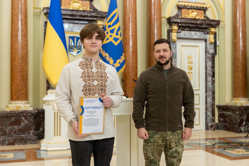 Про сумлінну роботу українських освітян сьогодні свідчать не лише здобутки їхніх учнів на олімпіадах, а й перемоги на фронті, – Володимир Зеленський