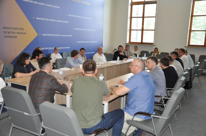 Відбулася нарада Оксена Лісового з народними депутатами України щодо внутрішньо переміщених осіб
