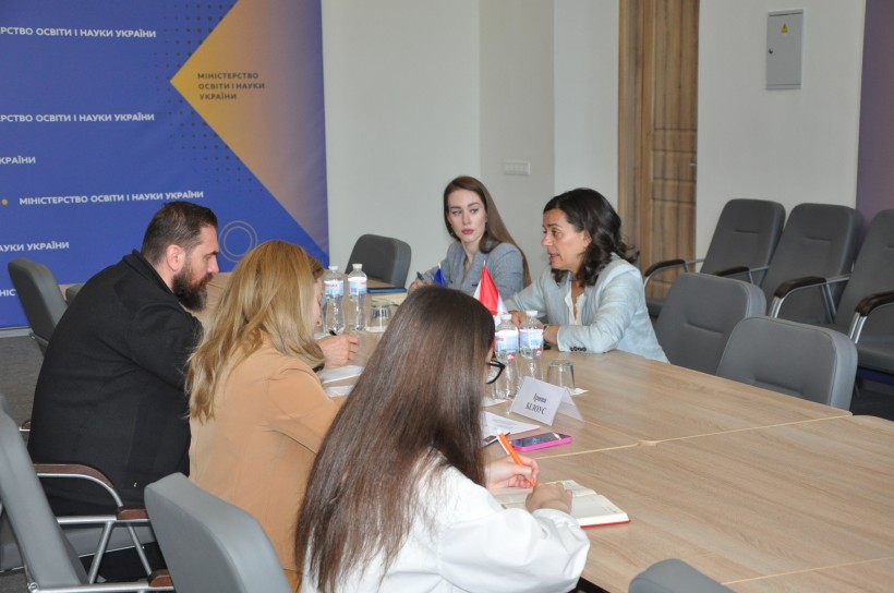 Міністр освіти і науки Оксен Лісовий провів зустріч із Надзвичайним і Повноважним Послом Канади в Україні пані Ларисою Ґаладзою