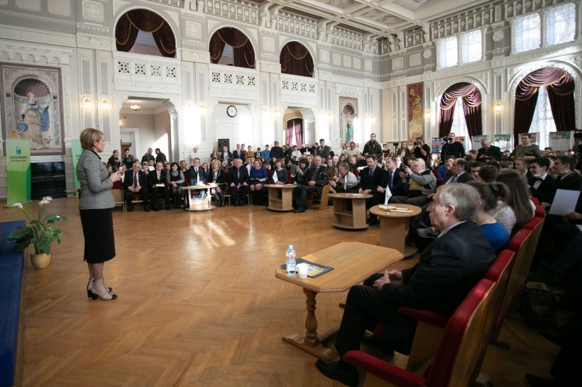 Міністр занепокоєна, що молоде покоління втрачає наполегливість і терпіння – з виступу Лілії Гриневич перед лауреатами стипендії Президента України