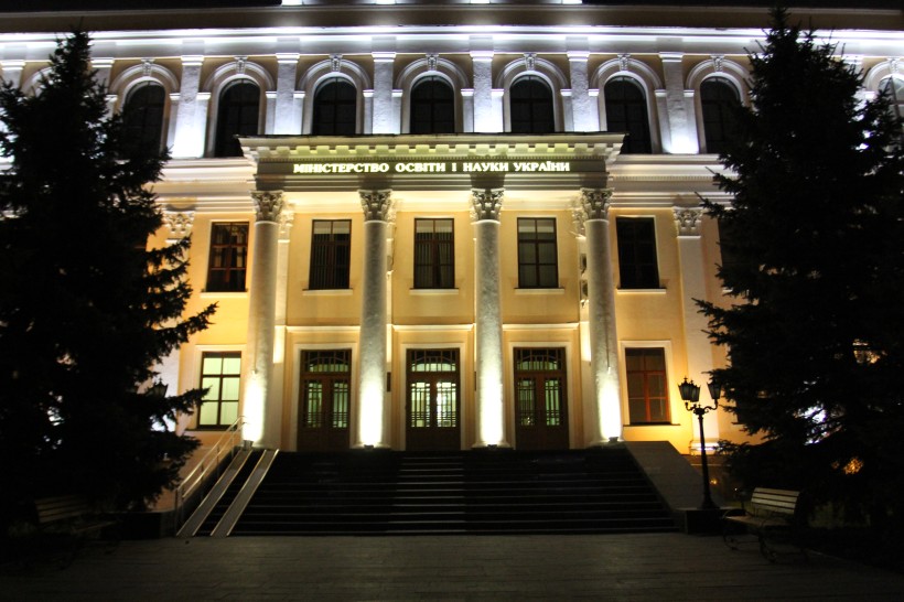 МОН підтримує акцію «Light it up Gold»