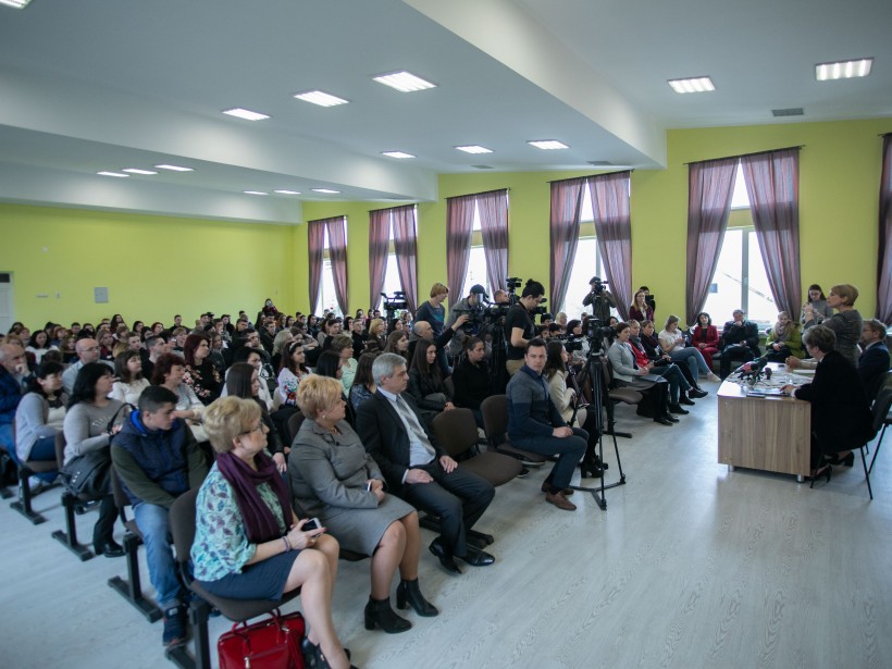 400 випускників шкіл з угорською та румунською мовою навчання пройшли тренінги з української мови та літератури в пришкільних таборах «БомбеЗНО», влітку їх проведуть для учнів базової школи