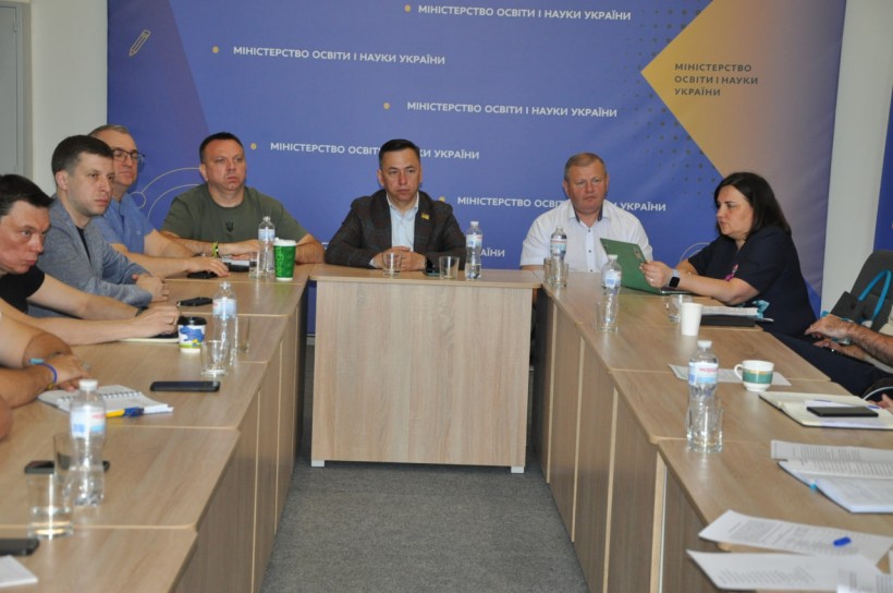 Відбулася нарада Оксена Лісового з народними депутатами України щодо внутрішньо переміщених осіб