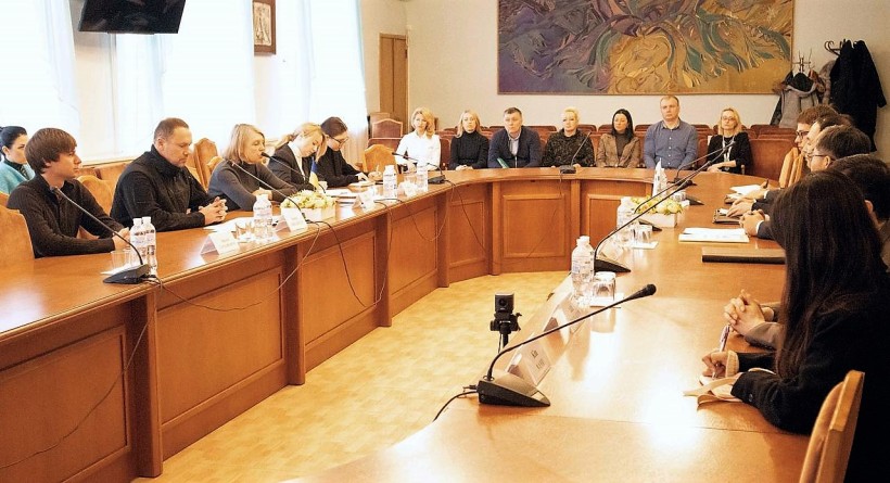 Корейські партнери подарували українським дітям 6 тис. планшетів для навчання