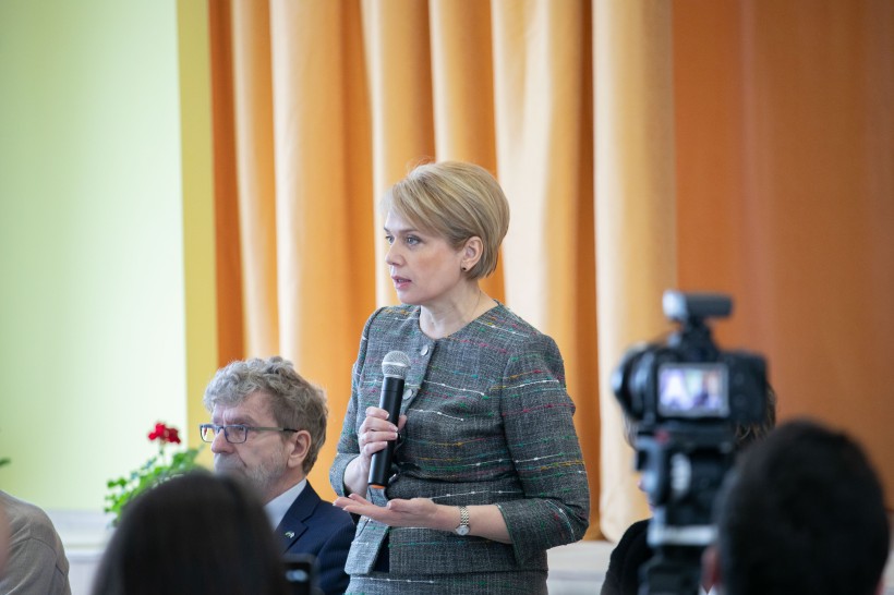 400 випускників шкіл з угорською та румунською мовою навчання пройшли тренінги з української мови та літератури в пришкільних таборах «БомбеЗНО», влітку їх проведуть для учнів базової школи