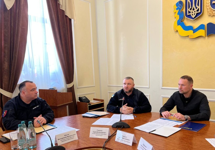Сергій Шкарлет під час візиту до Хмельниччини наголосив на важливості облаштування укриттів у школах за новими стандартами в межах запланованої субвенції на 2023 рік