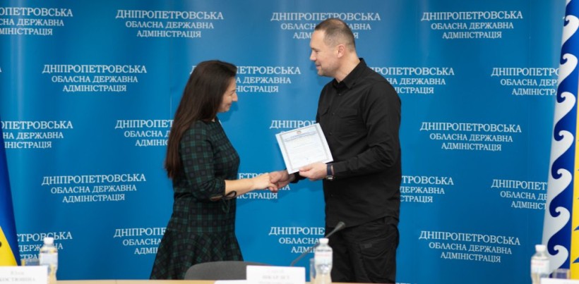 Сергій Шкарлет вручив відзнаки 15 освітянам Дніпропетровщини