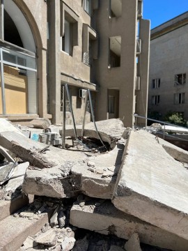 Сергій Шкарлет відвідав пошкоджені і зруйновані заклади освіти у Миколаєві