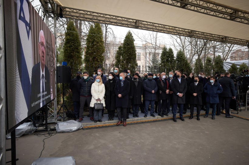Президент України взяв участь у відкритті інсталяції до Міжнародного дня пам’яті жертв Голокосту біля будівлі МОН