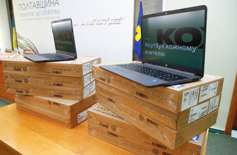8 областей вже отримали понад 14 тис. комп’ютерів у межах проєкту «Ноутбук кожному вчителю»