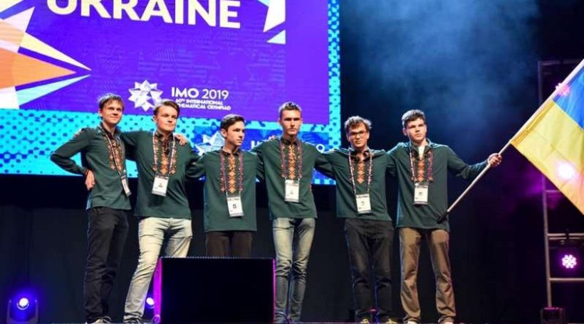 Дві команди українських школярів вибороли 9 медалей на Міжнародних олімпіадах з математики та біології