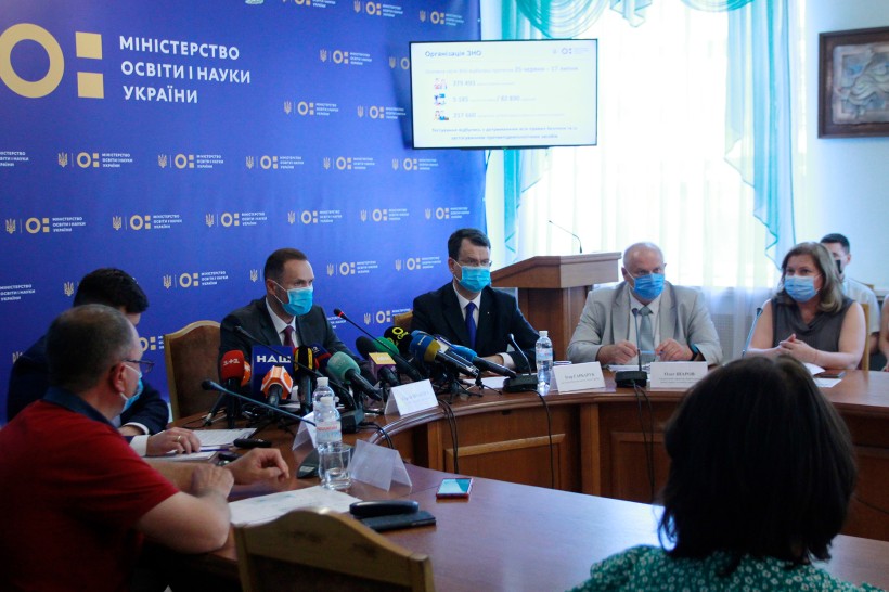 Майже 400 тис осіб взяли участь у цьогорічній основній сесії ЗНО, з них на відмінно її склали 447 учасників