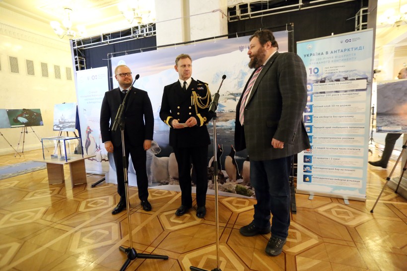 Перша антарктична виставка «переїхала» у Верховну Раду — її відкрили в 24-ту річницю передачі Україні станції «Академік Вернадський»