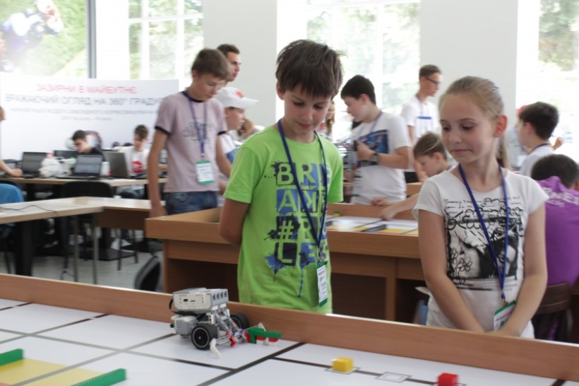 На базі НУБіП провели учнівську олімпіаду з робототехніки “RoboDrive”
