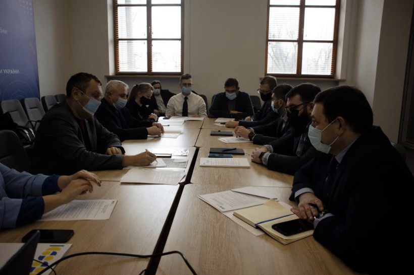 «Бізнес йде до університетів»: у МОН відбулось засідання робочої групи щодо впровадження ІТ-курсу