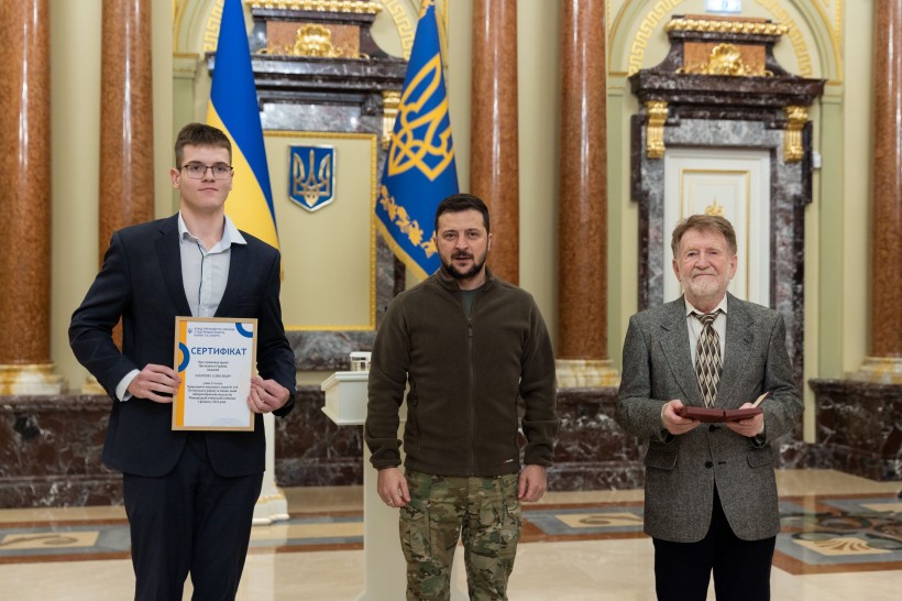 Про сумлінну роботу українських освітян сьогодні свідчать не лише здобутки їхніх учнів на олімпіадах, а й перемоги на фронті, – Володимир Зеленський