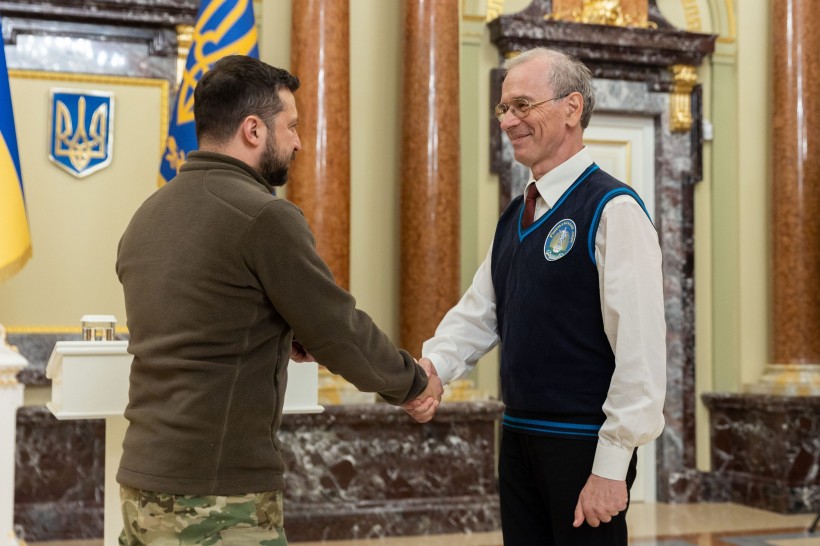 Про сумлінну роботу українських освітян сьогодні свідчать не лише здобутки їхніх учнів на олімпіадах, а й перемоги на фронті, – Володимир Зеленський