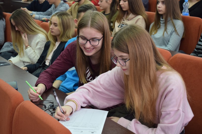 Курси вивчення іноземних мов, стажування або працевлаштування у міжнародній компанії: на базі ХНЕУ пройшов День кар'єри ЄС
